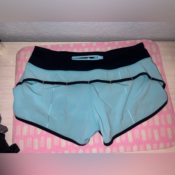 Lululemon 2.5 shorts - Picture 4 of 4